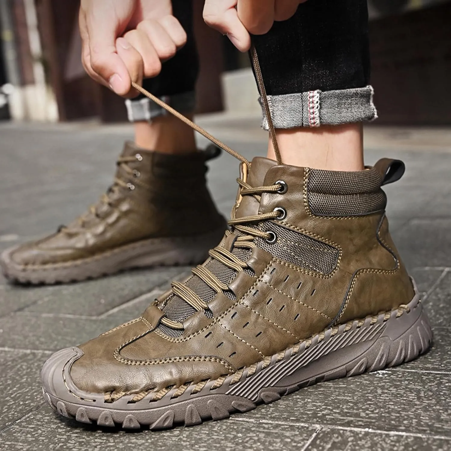 Men's Leather Hand-Sewn Lace-Up Mountaineering Boots Winter Anti-Slip Soft Sole Outdoor Work Military Boots Casual Motorcycle Walking Chukka