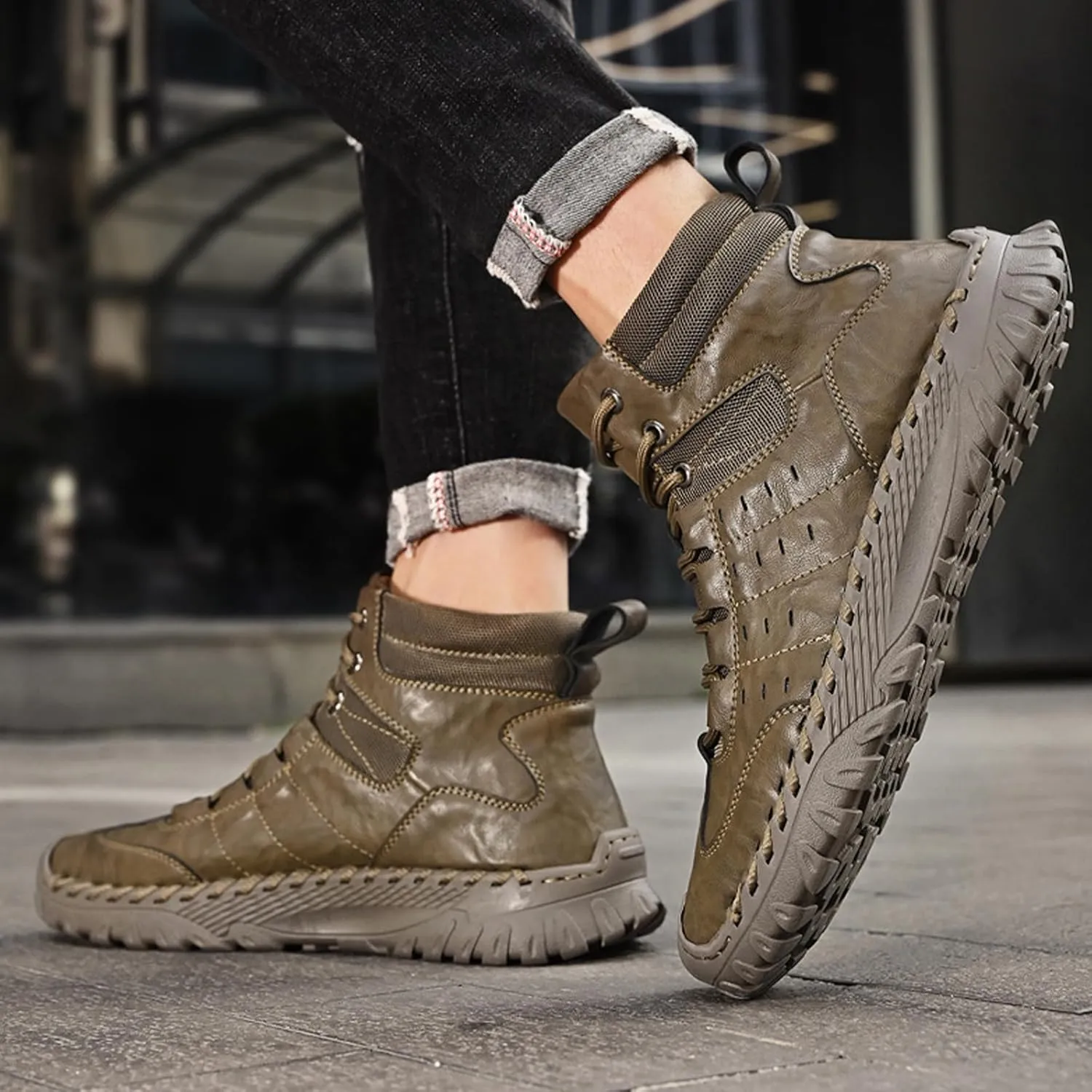 Men's Leather Hand-Sewn Lace-Up Mountaineering Boots Winter Anti-Slip Soft Sole Outdoor Work Military Boots Casual Motorcycle Walking Chukka